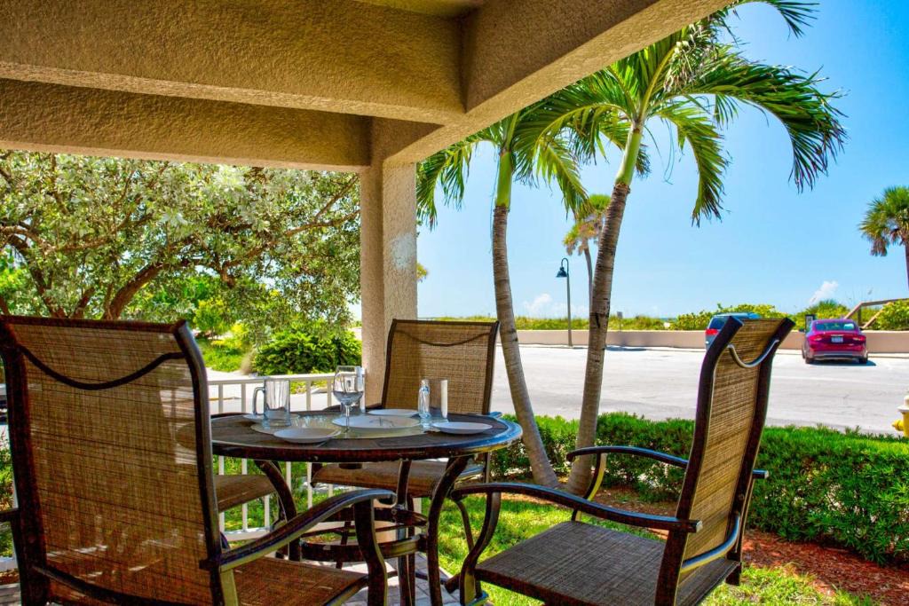 Pass-a-Grille Historic District House | 1 - Beach Club At Pass-A-Grille