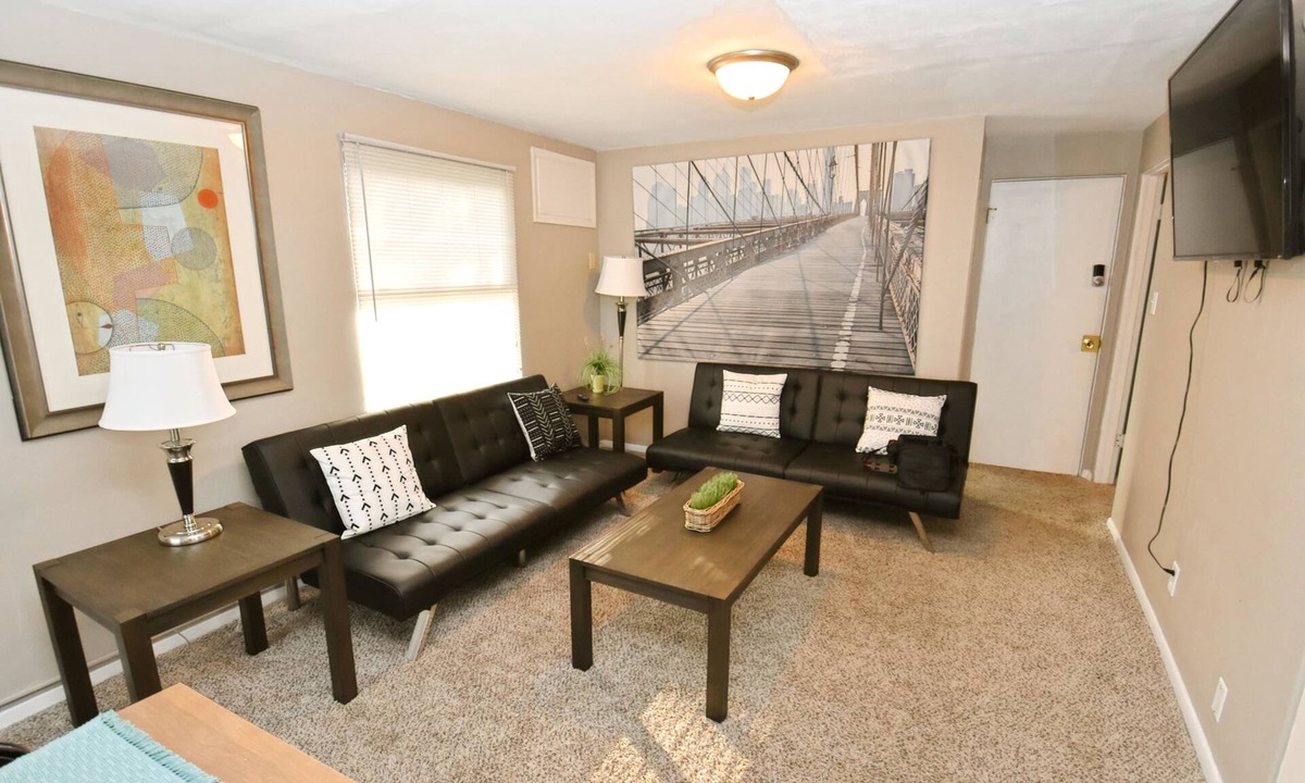 South Bend Apartment | 1 bedroom apartment near Notre Dame (1309.5)