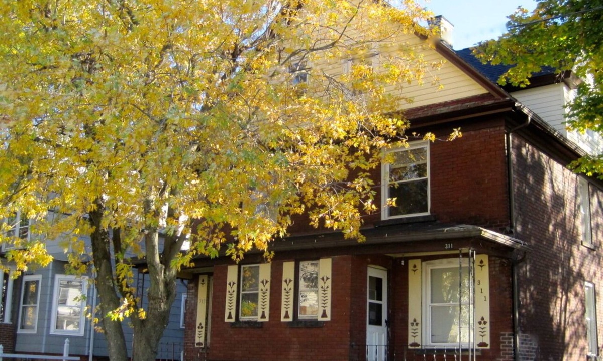 Downtown Niagara Falls House | 10 min. Walk to the Falls