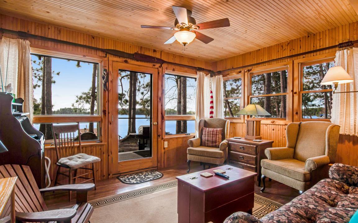 Three Lakes Cottage | 102 m² Cabin ∙ 2 bedrooms ∙ 4 guests