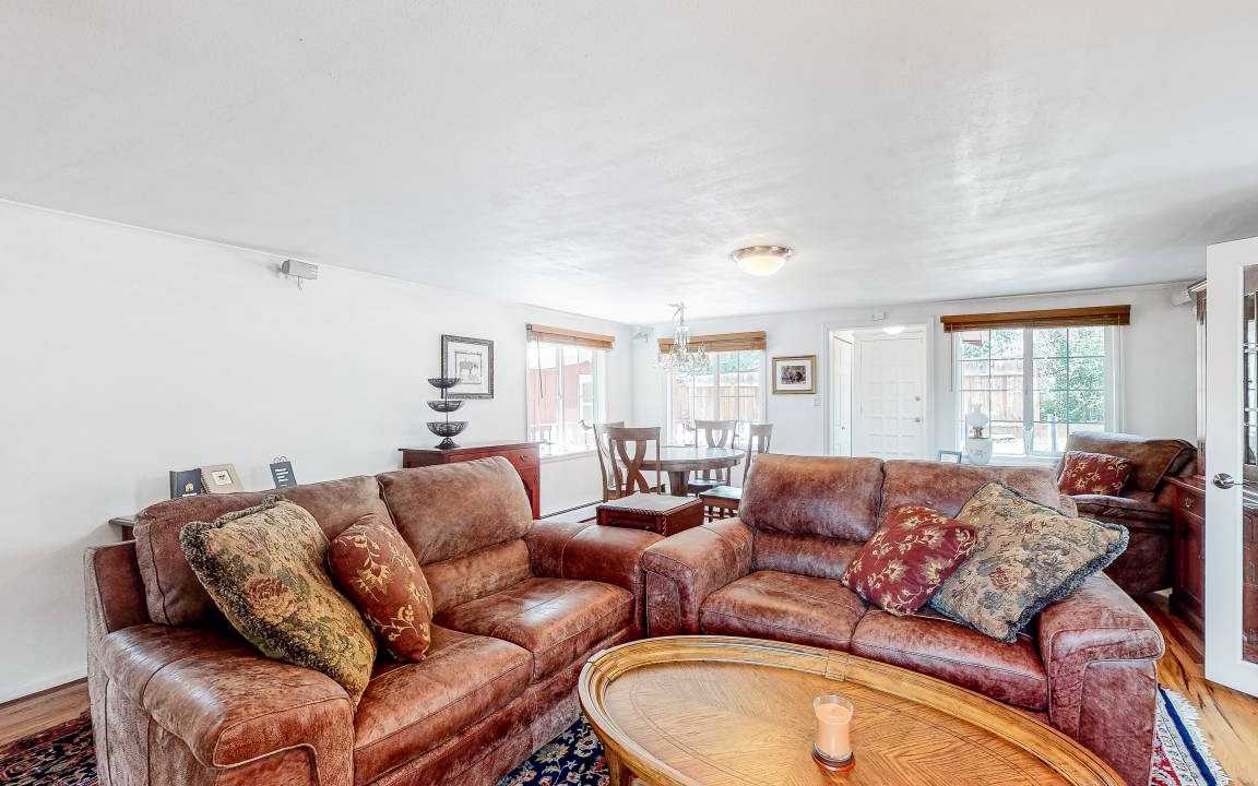 Broadmoor Cottage | 103 m² Cabin ∙ 3 bedrooms ∙ 5 guests