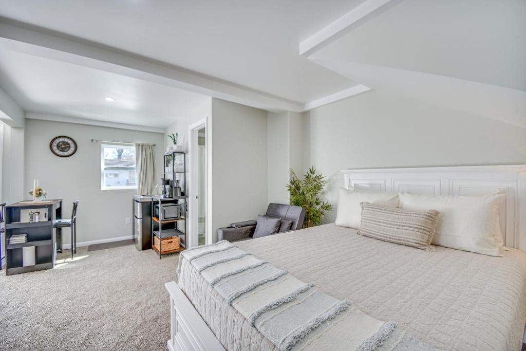 Northwest Apartment | 11 Mi to Virginia Beach Boardwalk Studio Retreat!
