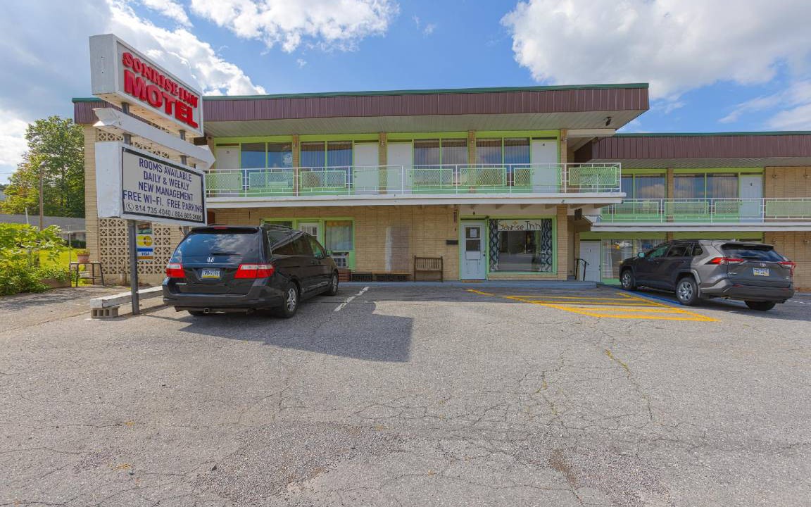Breezewood Hotel | 111 m² Motel ∙ 127 guests