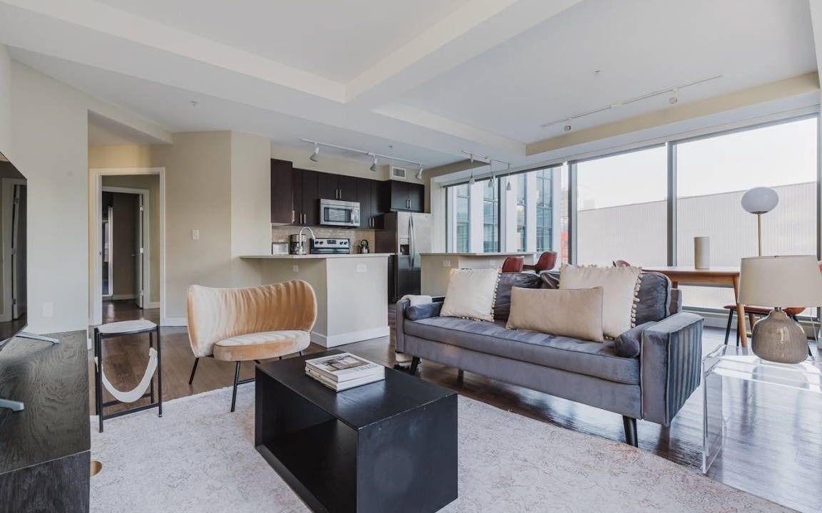 Theatre District Apartment | 113 m² Apartment ∙ 2 bedrooms ∙ 4 guests