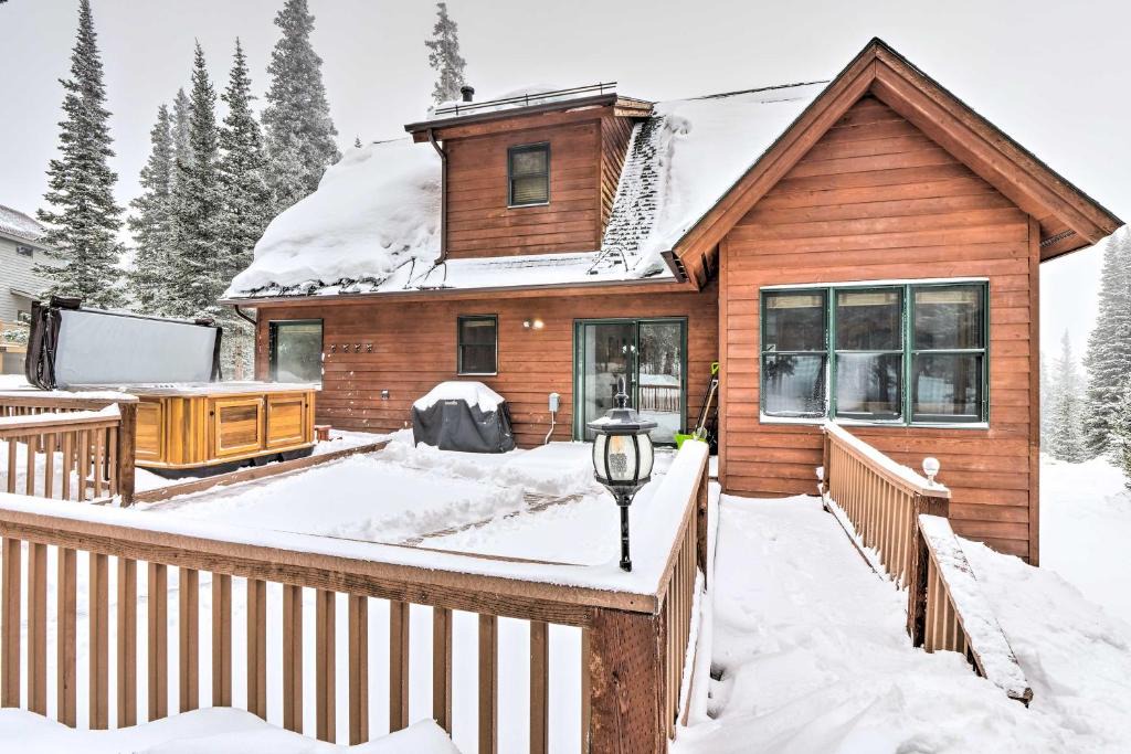 Quandary Village House | 12 Mi to Breckenridge Ski Resort Cabin with Hot Tub