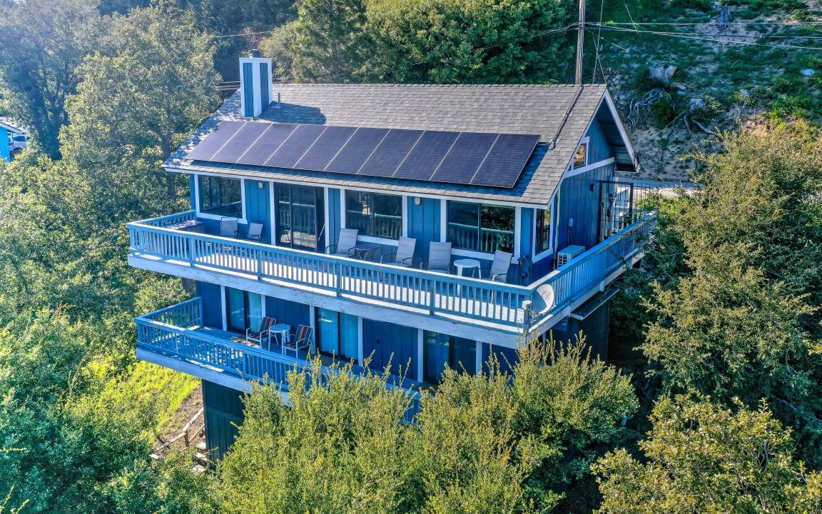 Crestline House | 139 m² House ∙ 3 bedrooms ∙ 6 guests