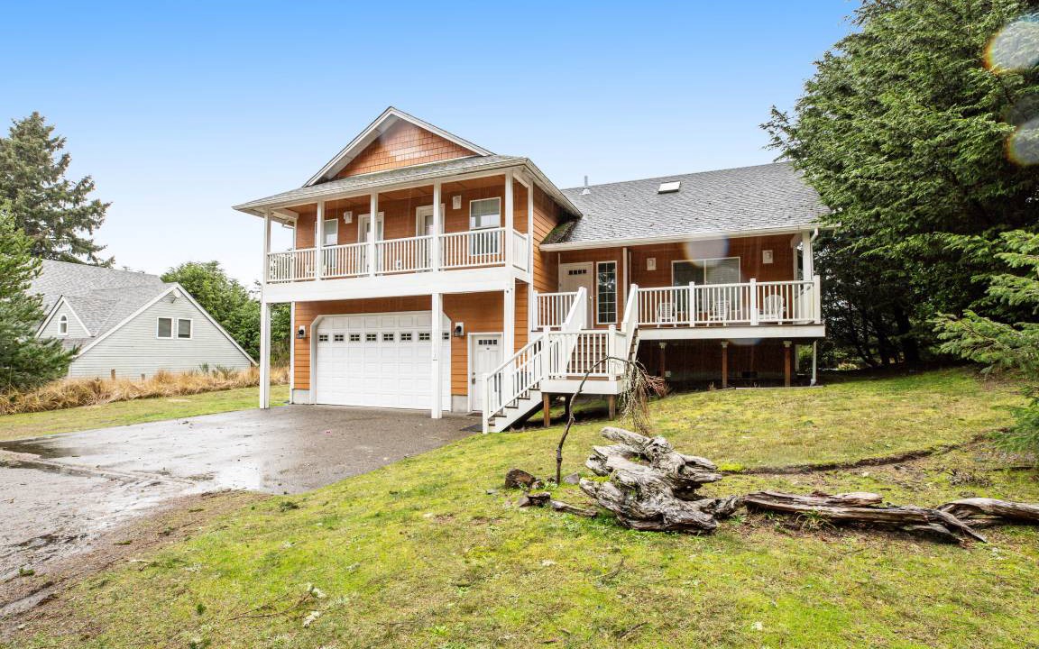 Sunset Beach House | 183 m² House ∙ 3 bedrooms ∙ 6 guests
