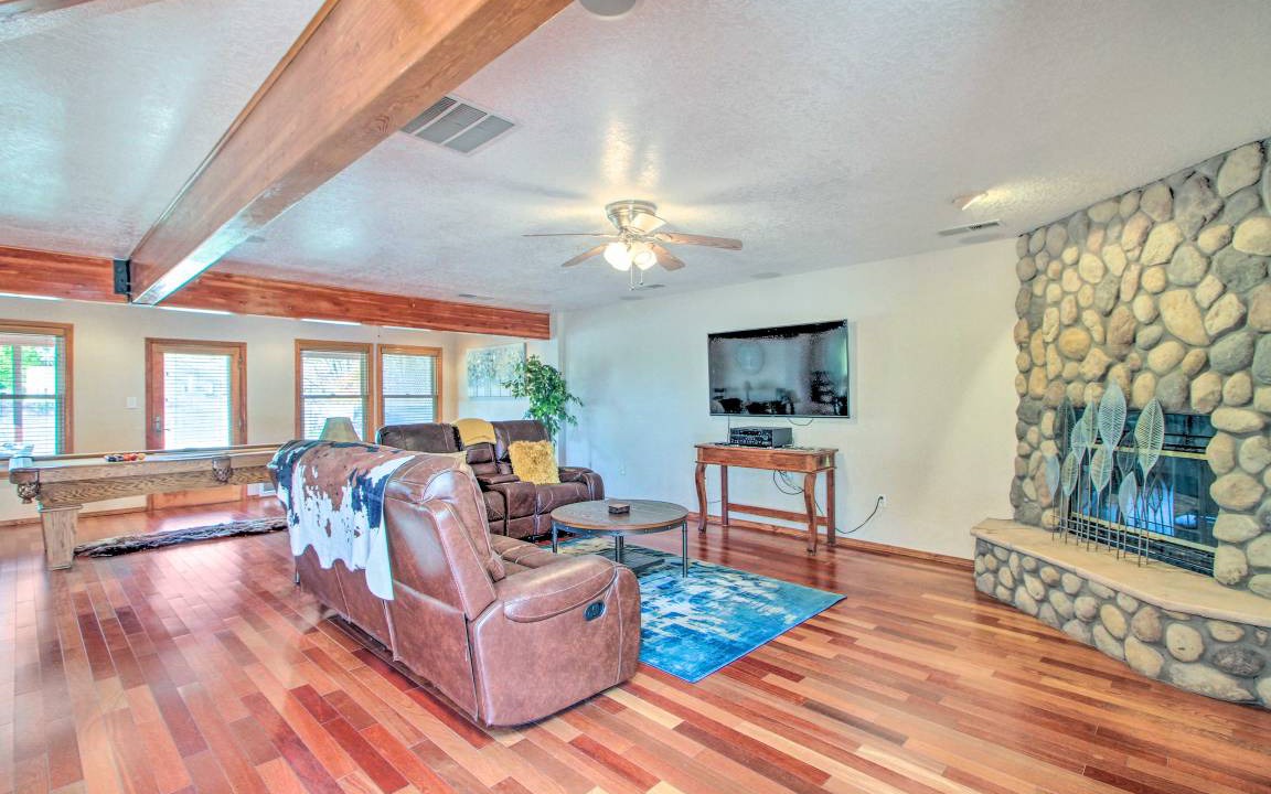 Northeast Heights Apartment | 192 m² Apartment ∙ 3 bedrooms ∙ 7 guests
