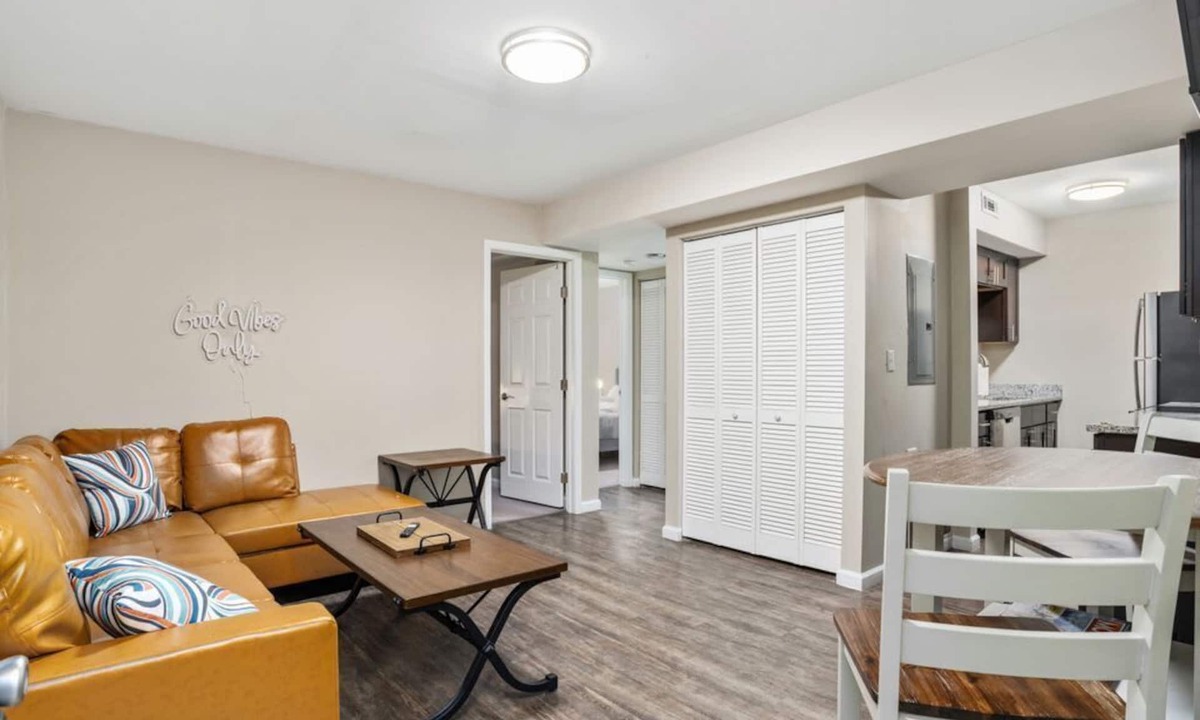 University District Apartment | 2 bed on 4th St and 15th Ave