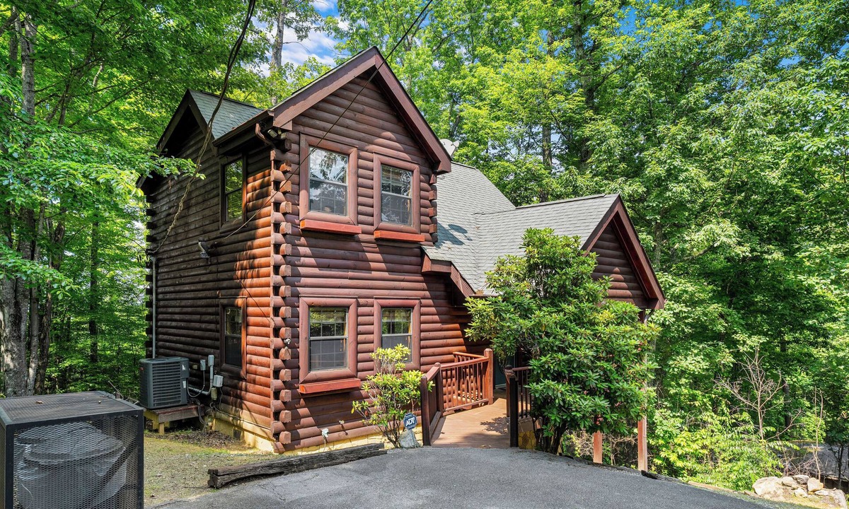Secluded Memories | Gatlinburg - Pigeon Forge