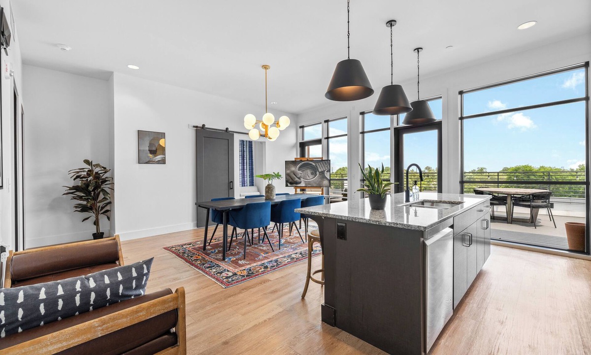 Melrose Condo | 2 Condos- 8 Min to Broadway-Rooftop Views-5 King