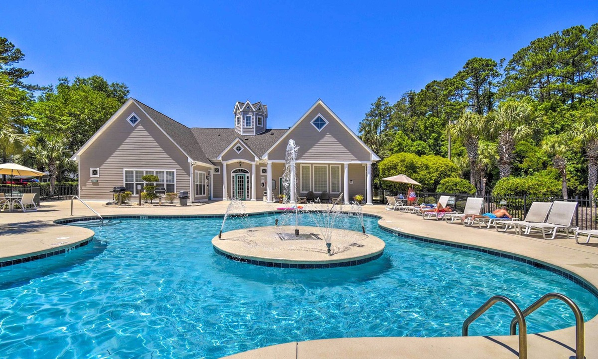 Vaught Condo | < 2 Mi to Beach: Savannah Shores Resort Condo!