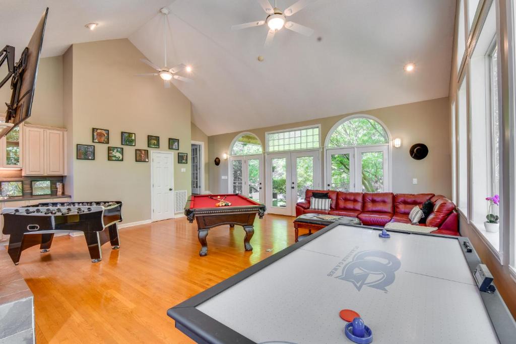Clemson Villa | 2 Mi to Clemson Central Villa with Deck, Near Lakes