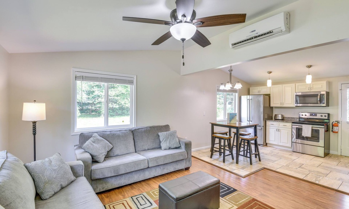 Shorewood-Tower Hills-Harbert Apartment | 2 Mi to Warren Dunes: Sawyer Apartment w/Deck!