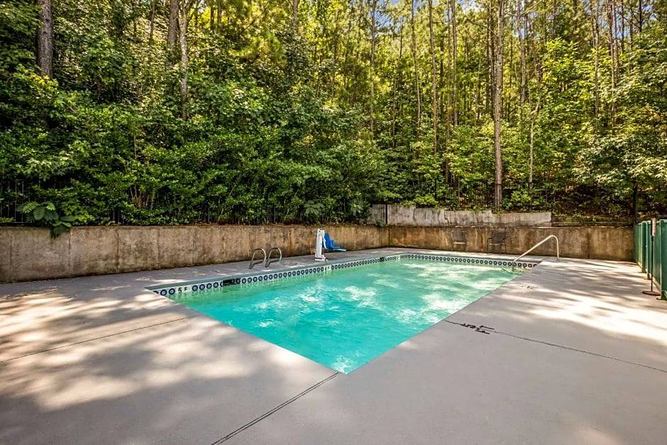 Greensboro Hotel | 2-Star Hotel ∙ Quality Inn & Suites near Lake Oconee