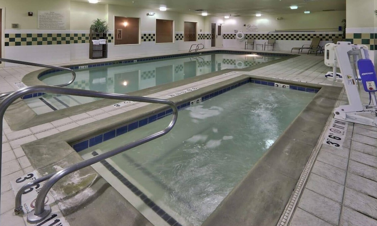 Albuquerque House | 2 Units for Group Travel! Free Parking, Pool! A short drive to Kimo Theater!
