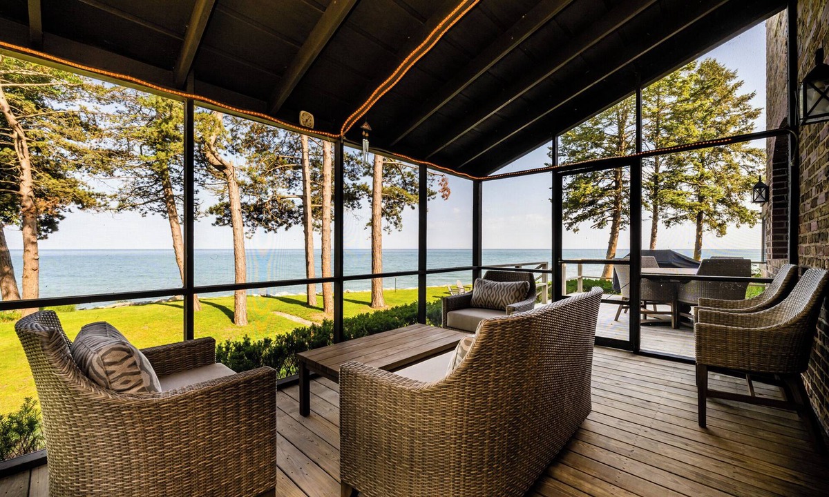 Stevensville House | (2026 OPEN!) Luxurious and Private Lakefront Estate!