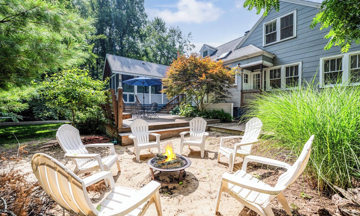 New Buffalo Cottage | (2026 OPEN!) Union Pier Beach Style Cottage Close to Lake Michigan!