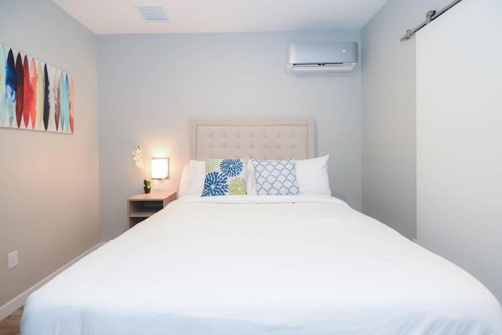 Old Town Apartment | 208 Bright 1BDR Downtown Parking WiFi Walk to All
