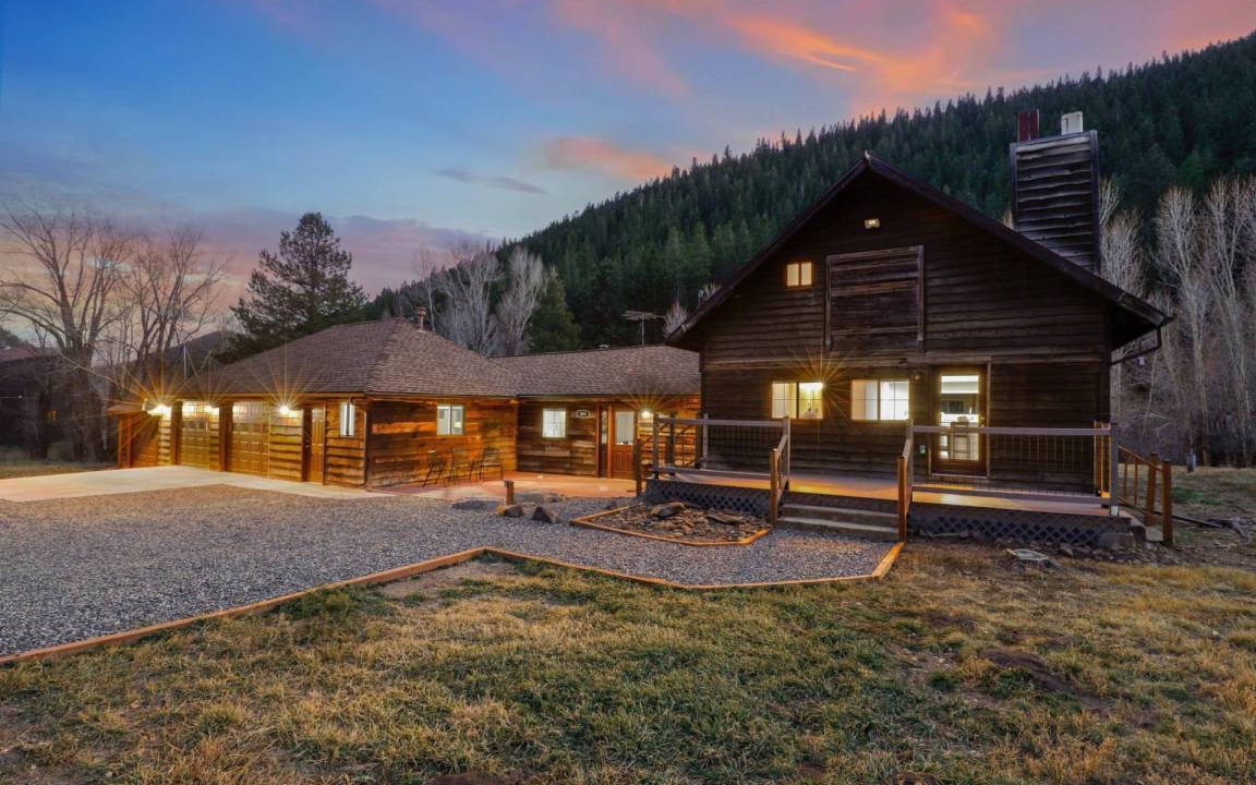 Black Hawk House | 209 m² House ∙ 3 bedrooms ∙ 6 guests
