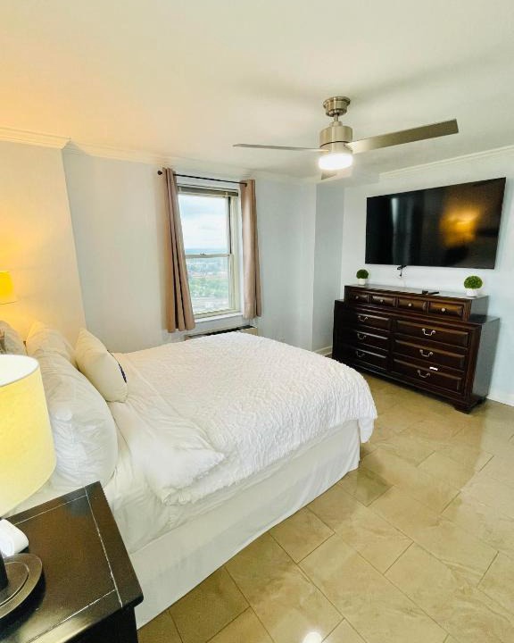 Downtown Atlanta Apartment | 20th Flr Condo -Downtown Atlanta - Walk to Stadium- High Rise Hideaway