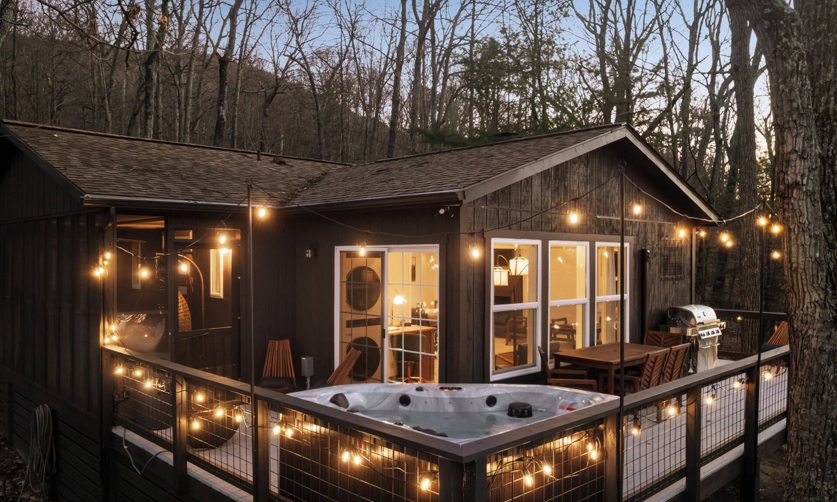 New Market Cabin | 25% Off ~ Hygge mountain retreat w/stunning views