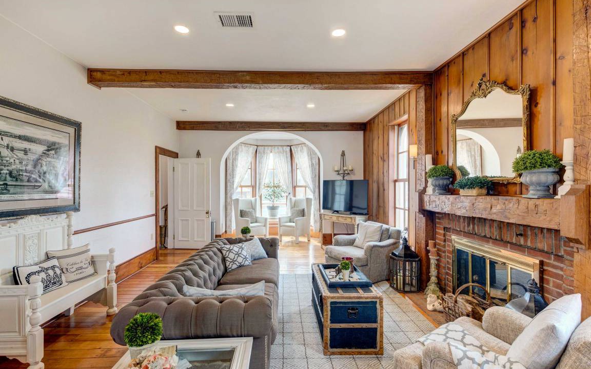 Brookfield House | 257 m² House ∙ 4 bedrooms ∙ 8 guests