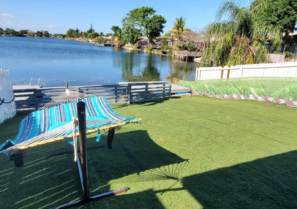 Hollywood House | 3/2 Lake House - Water Activities And Docking Area 2