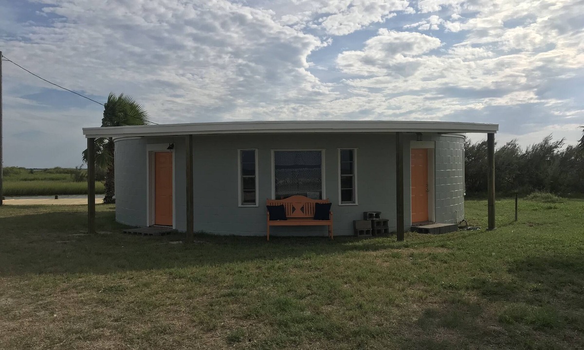 Port Lavaca House | 3 BEDROOM, 2 BATH ROUND HOUSE ON THE BAY AND BAYOU SLEEPS 13