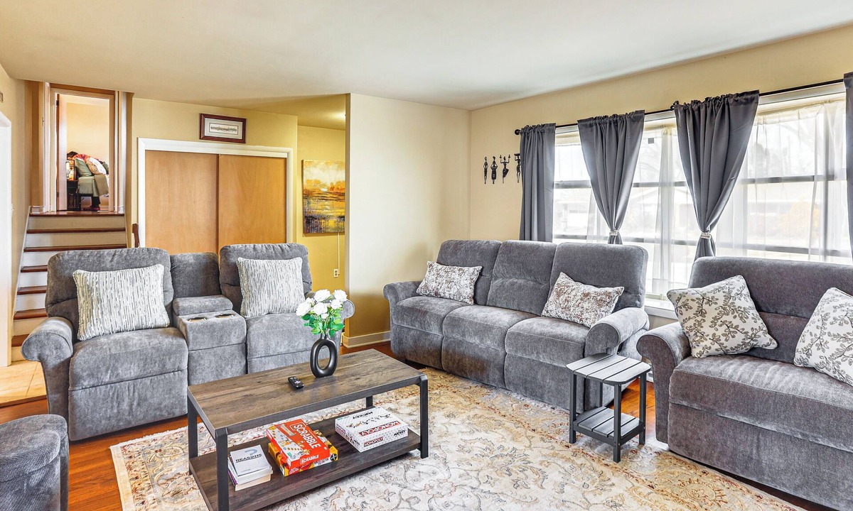 Sinking Spring House | 3 Mi to Berkshire Mall: Suburban Stay w/Yard!