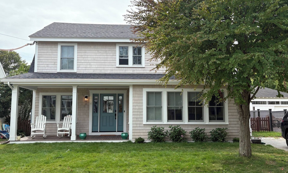 Minot House | 3 Minute Walk To Minot Beach!