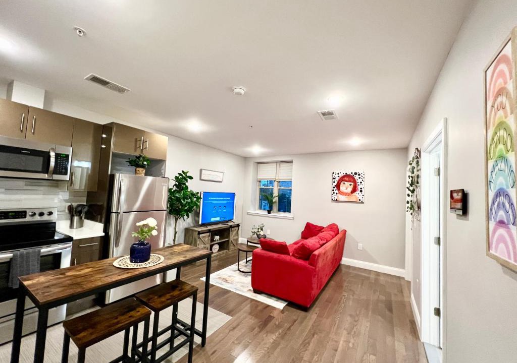 Logan Square Apartment | 304Stunning and comfy 1BDR APT in Center city