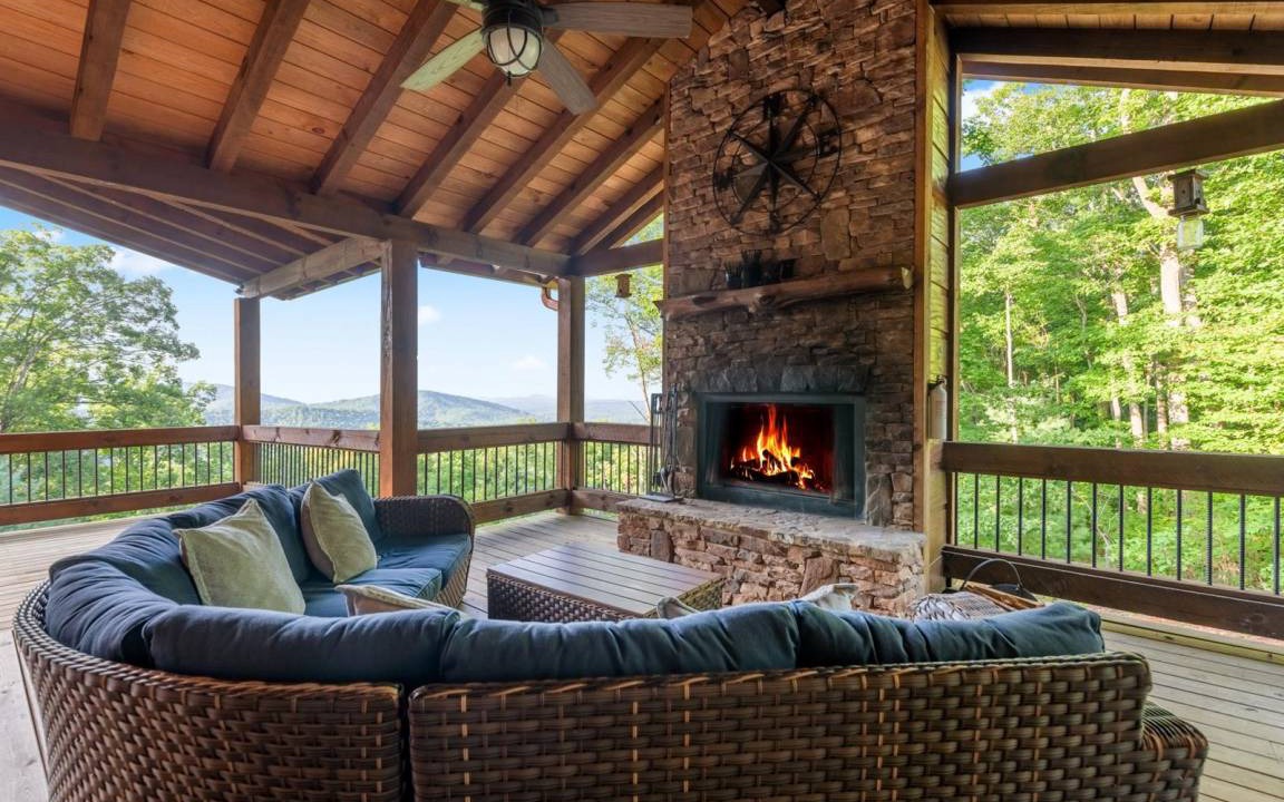 Raccoon Ridge Cabin | 344 m² Cabin ∙ 4 bedrooms ∙ 10 guests