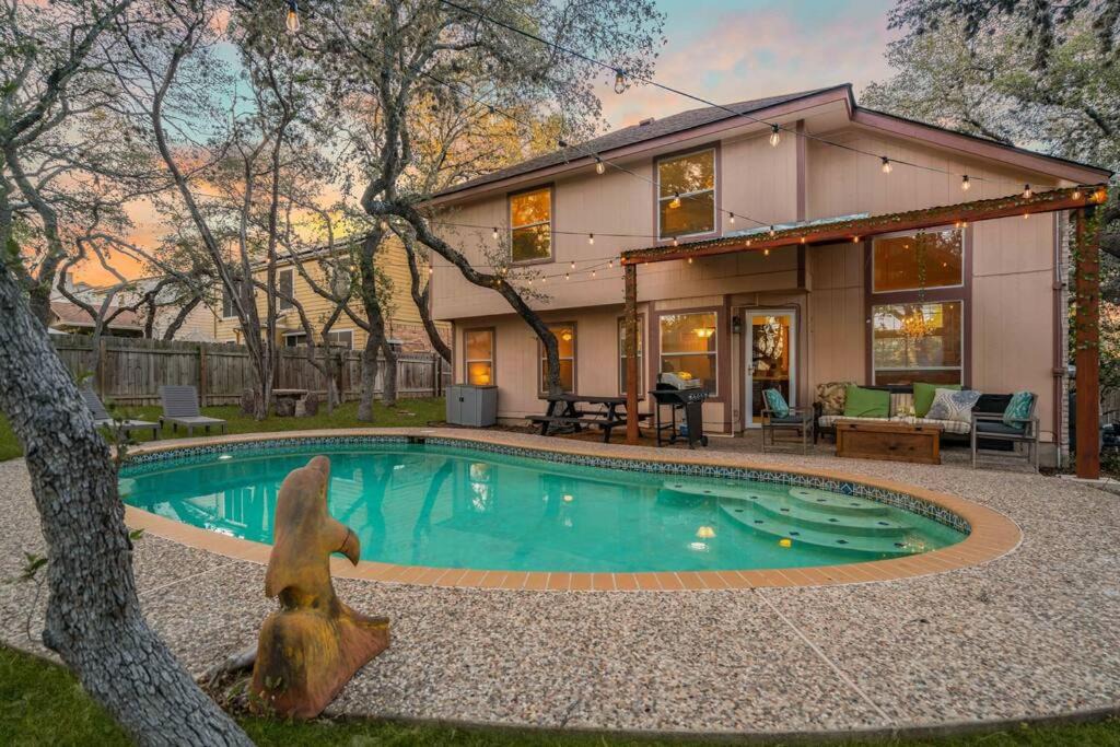 San Antonio Villa | 3B Villa w Pool, BBQ, Firepit, Yard Games, Gym