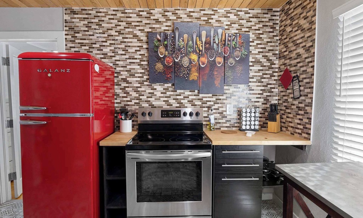 Barths Apartment | 4BR King Basecamp | Rooftop | Red Rocks & Denver Fun