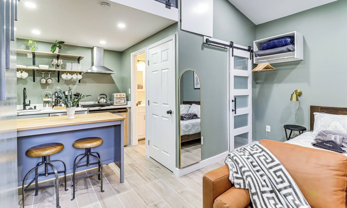 Oxon Hill Apartment | 5 Mi to National Harbor: Stylish Apt w/Patio!