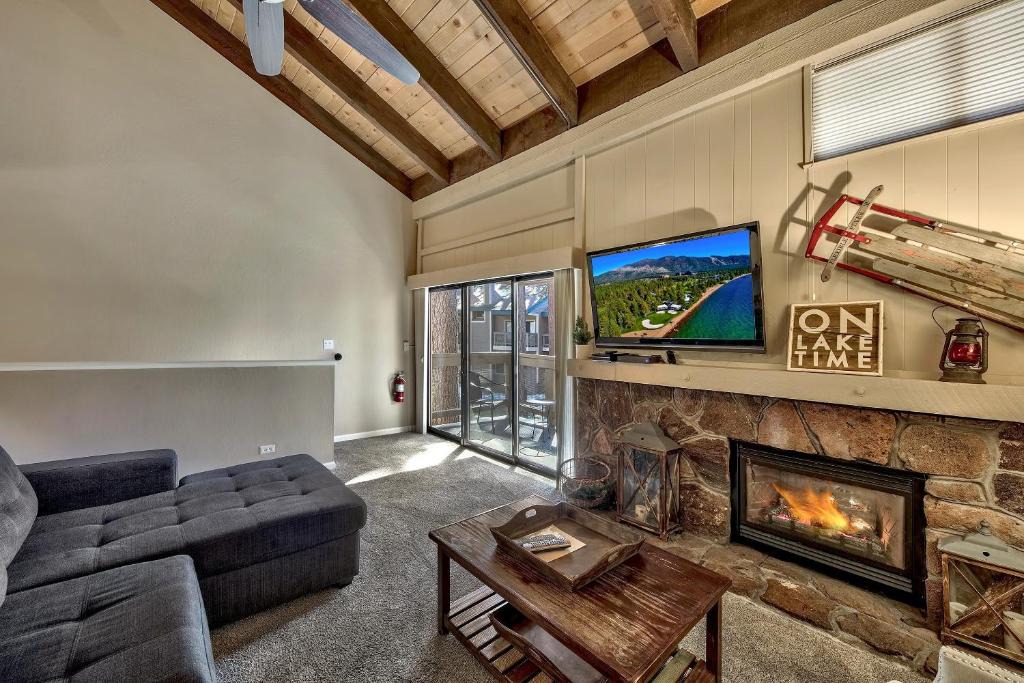 South Lake Tahoe House | 513 Pine Grove