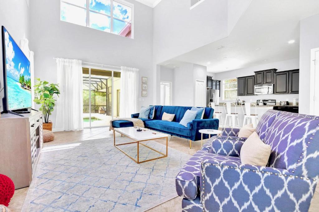 West Kissimmee House | 5BR Home w Netflix & Private Pool - Near Disney