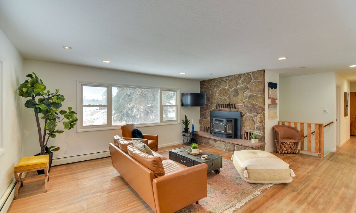 Conifer House | 6 Mi to Staunton State Park: Conifer Home w/Deck