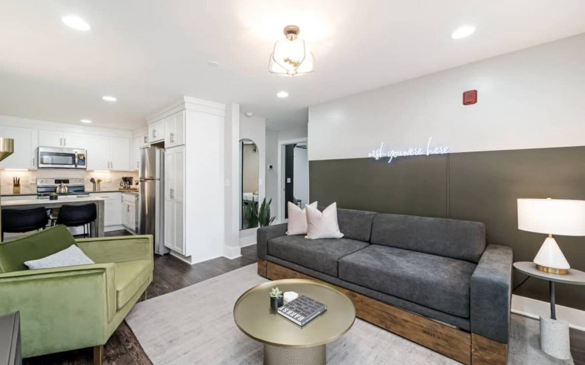 East Bank Apartment | 70 m² Apartment ∙ 2 bedrooms ∙ 6 guests