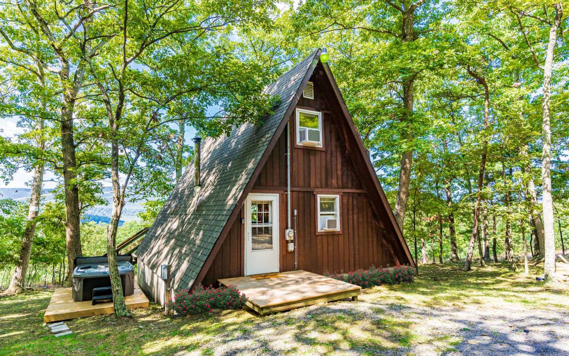 Berkeley Springs Cabin | 70 m² Cabin ∙ 2 bedrooms ∙ 4 guests