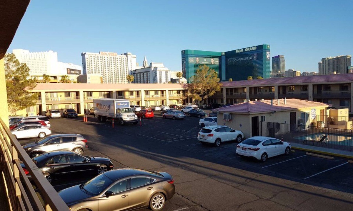 Las Vegas Hotel | $9 for tonight CES at Travelodge, FREE breakfast and FREE wifi-3 nts minimum