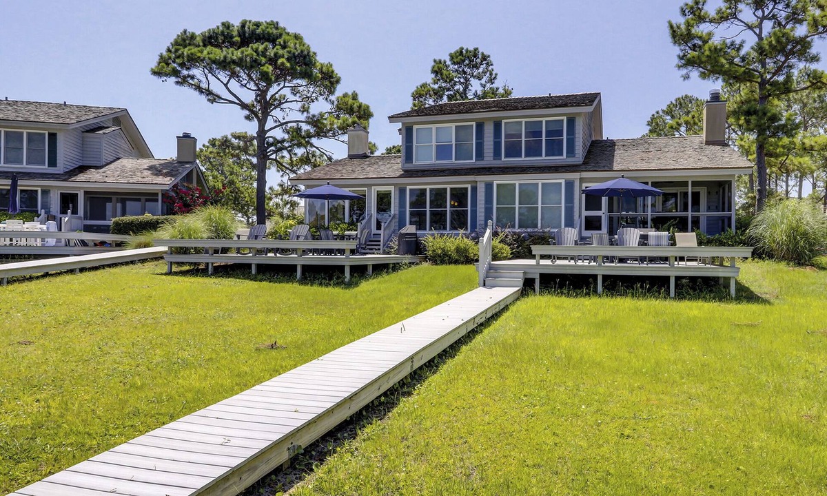 South Beach House | 9 Lands End Rd-Pretty view, Pool Onsite, Easy Walk to water & S. Beach Marina