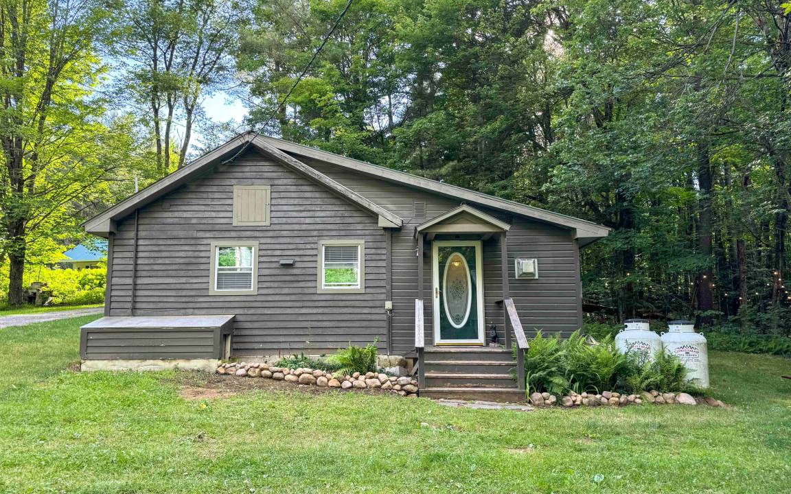 Brantingham Cottage | 92 m² Cabin ∙ 1 bedroom ∙ 4 guests
