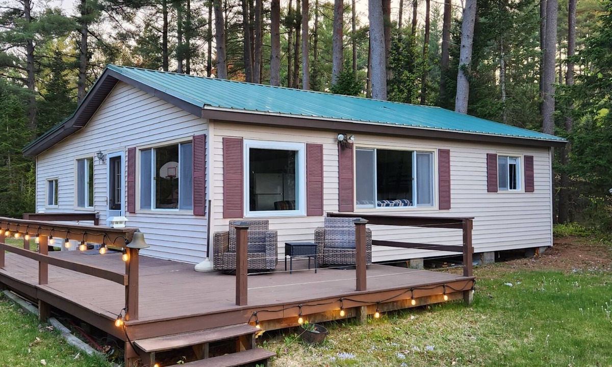 Woodgate Cottage | A beautiful cottage nestled in Adirondacks overlooking the peaceful White Lake