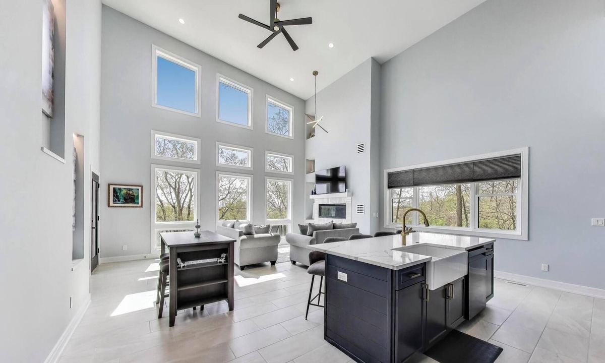 Williams Bay House | Above The Bay | 3BR + Loft, Arcade, Deck, Near Pier 290 & Williams Bay Beach