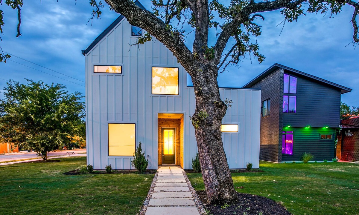 Georgetown House | Actually walkable to Georgetown Square with a private heated pool!n