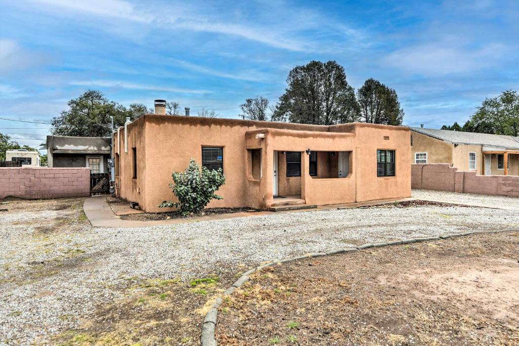 Alamedan Valley House | Adobe Albuquerque Home about 5 Mi to Old Town!