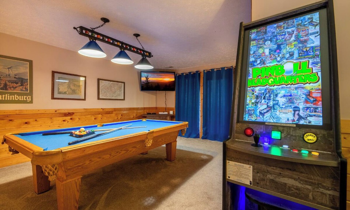 Black Bear Falls Cabin | Adorable 3BD Cabin w/Hot Tub! XBox + Pool Access!