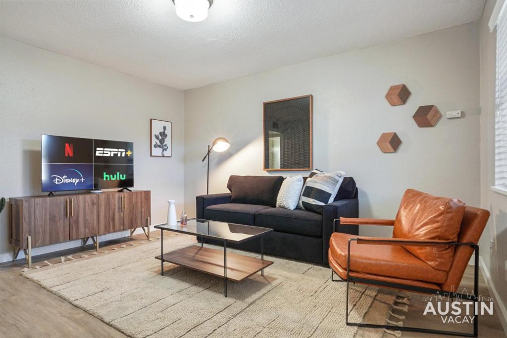 Brentwood Apartment | Adorable N Lamar Living, Pool and Comfort for All